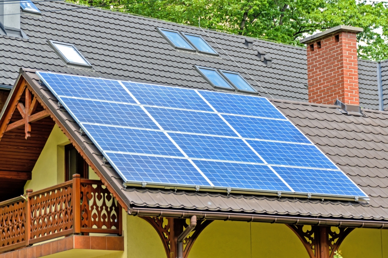 chauffagiste-SANARY SUR MER-min_solar-panels-1477987